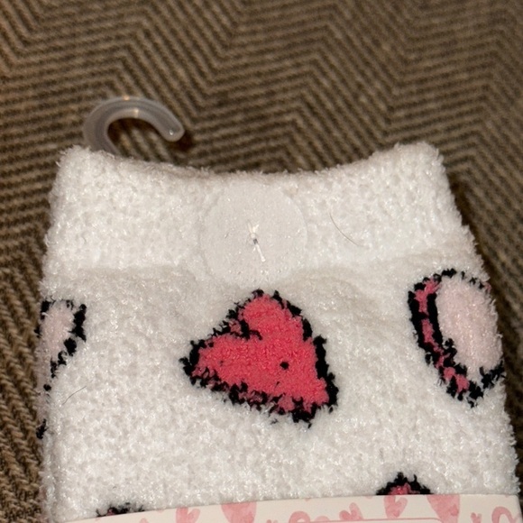 NWT Rae Dunn Pink/White Fuzzy Heart Micro Cozy Crew Socks 3 pair Valentine’s Day - Picture 10 of 11